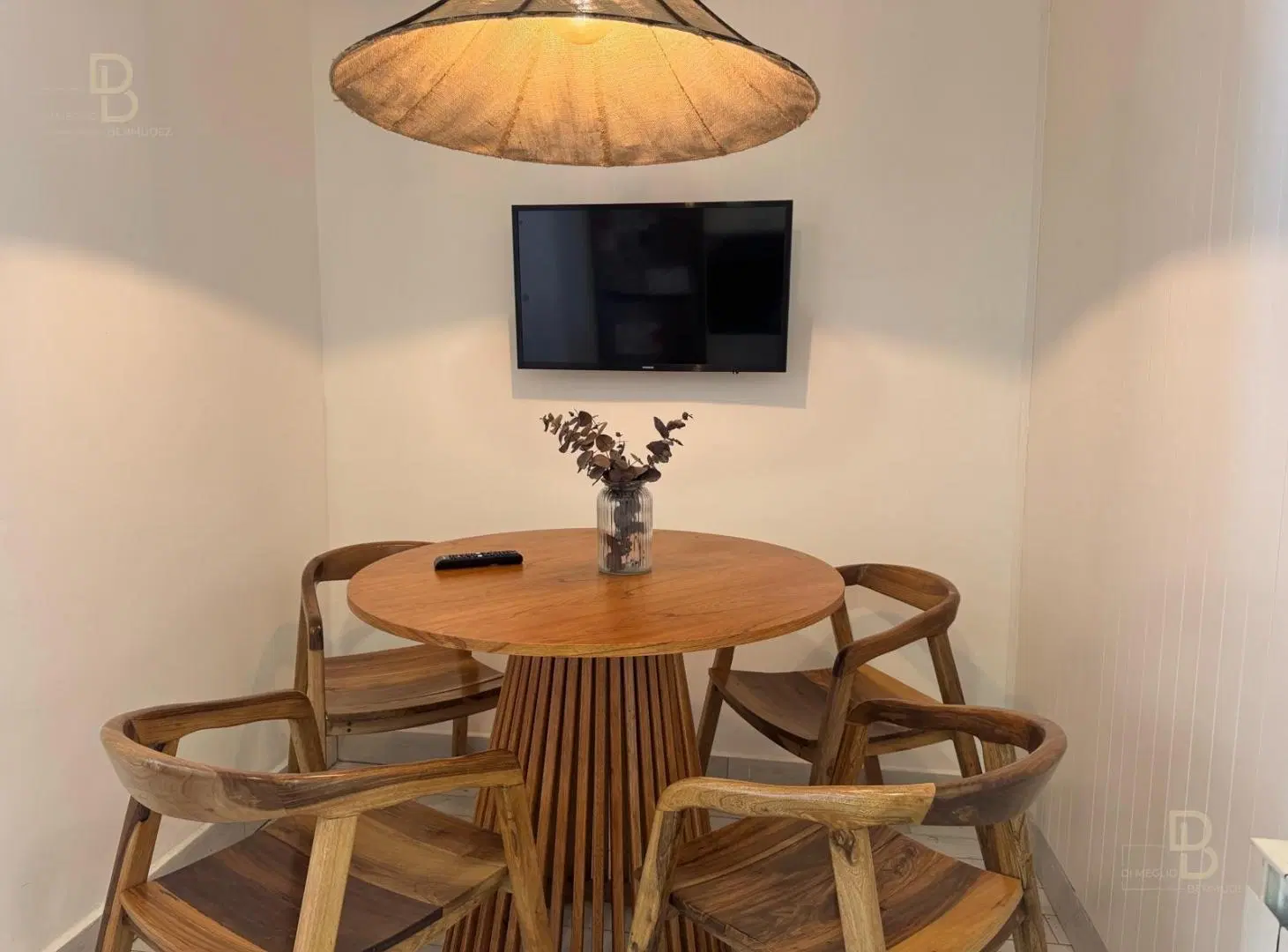 Casa renovada en Chauvin con 3 dormitorios, patio y cochera 2