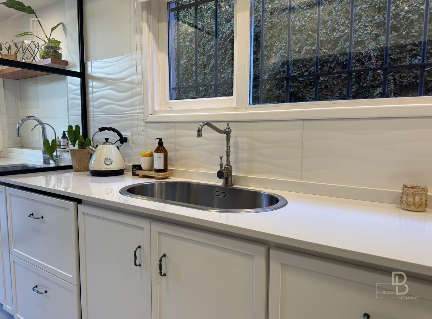 Foto de Casa renovada en Chauvin con 3 dormitorios, patio y cochera, imagen 5