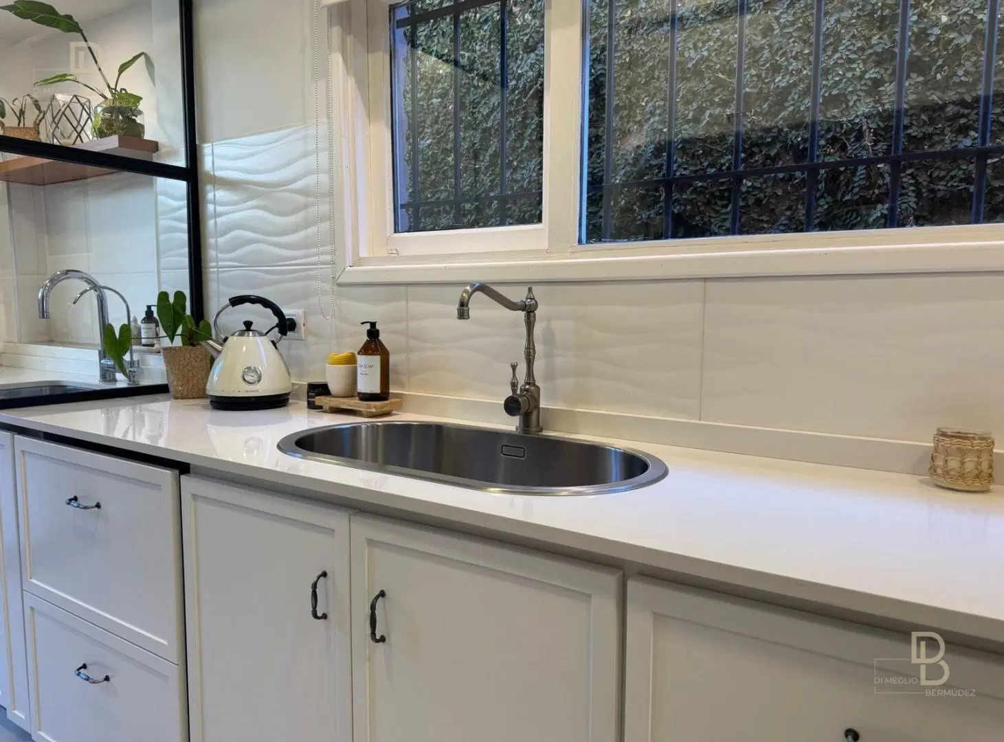 Casa renovada en Chauvin con 3 dormitorios, patio y cochera 5