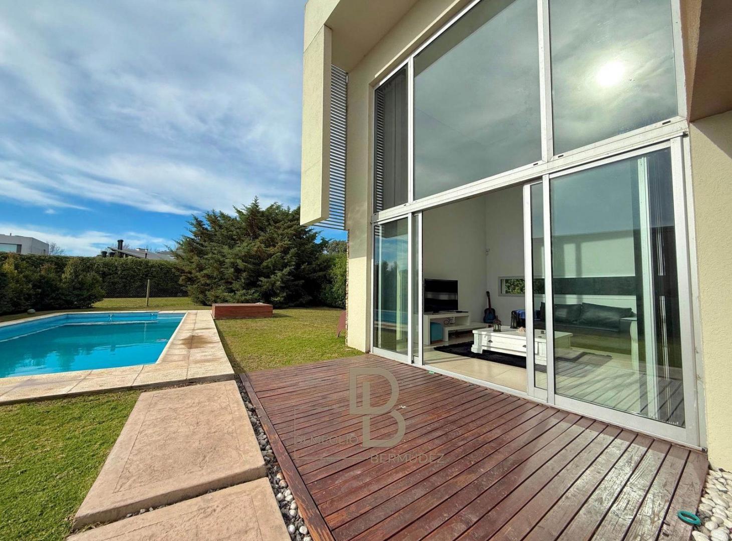 Foto de Casa 5 ambientes de categoria con piscina en Arenas del Sur, imagen 1