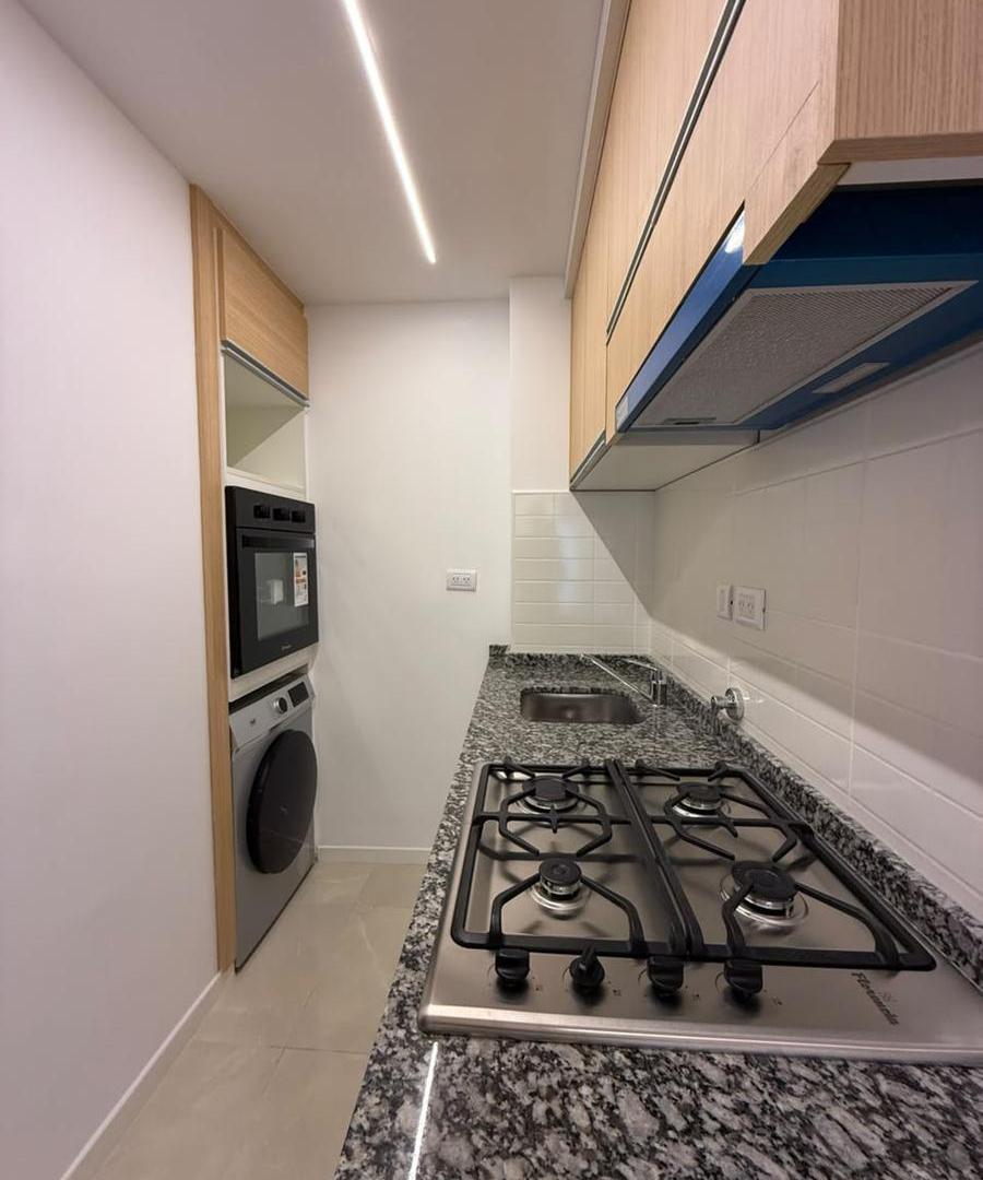 Foto de Departamento de 3 ambientes a la calle con balcón, imagen 2