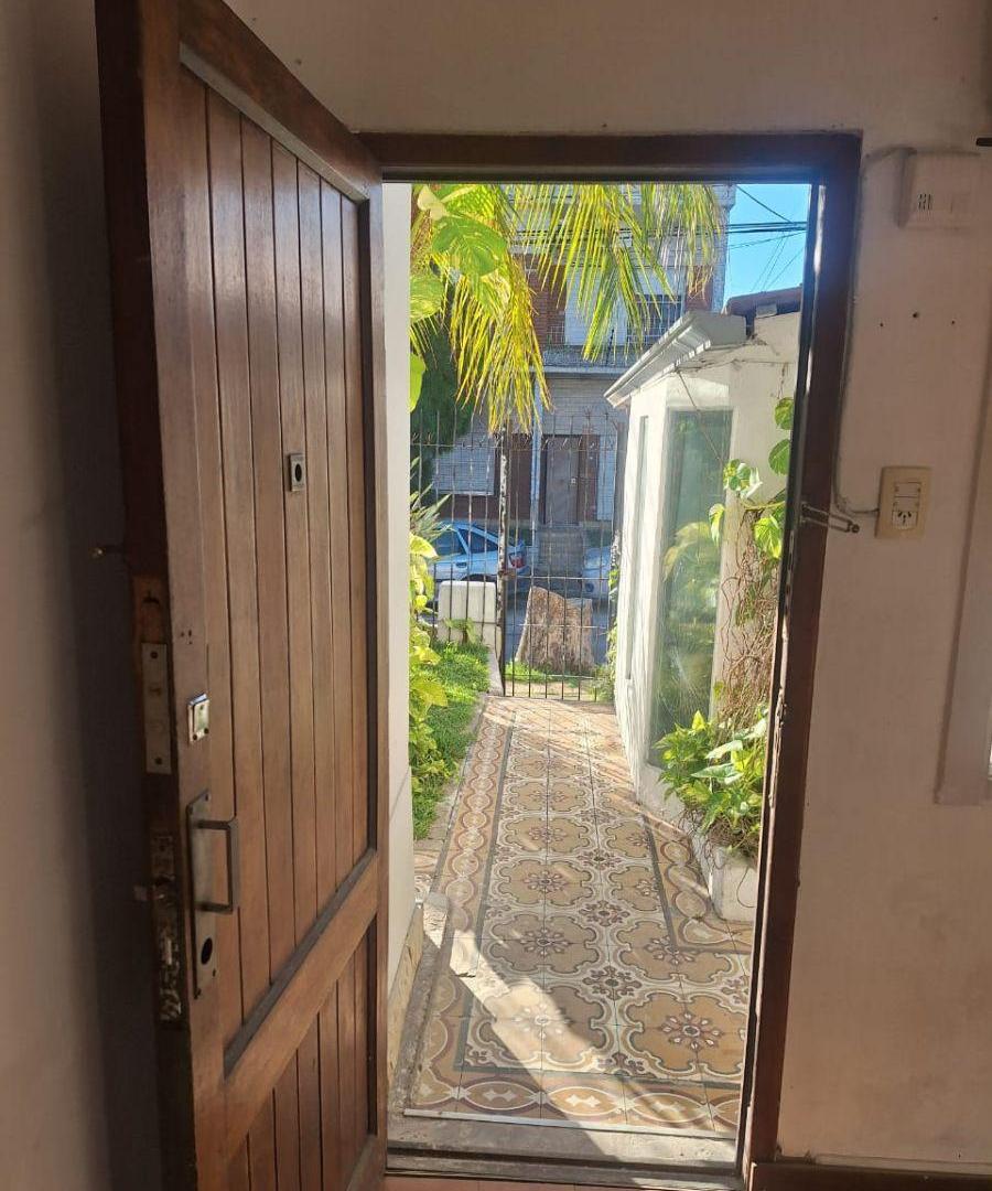 Foto de Casa de 50 m² con 2 dormitorios en alquiler en Bernal, imagen 2