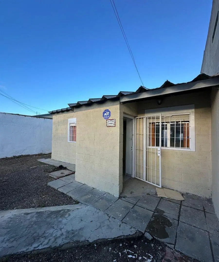 Casa de 3 dormitorios con amplio patio y entrada de vehículo 5
