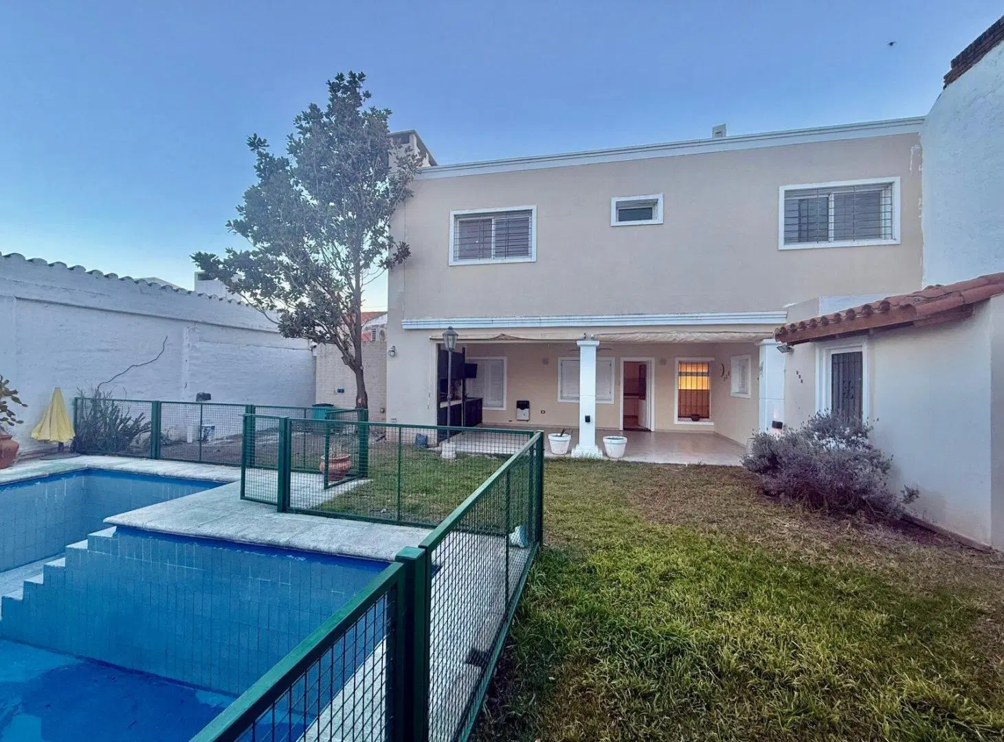 CASA EN VENTA 5 DORM CERRO DE LAS ROSAS PILETA CATEGORIA 4
