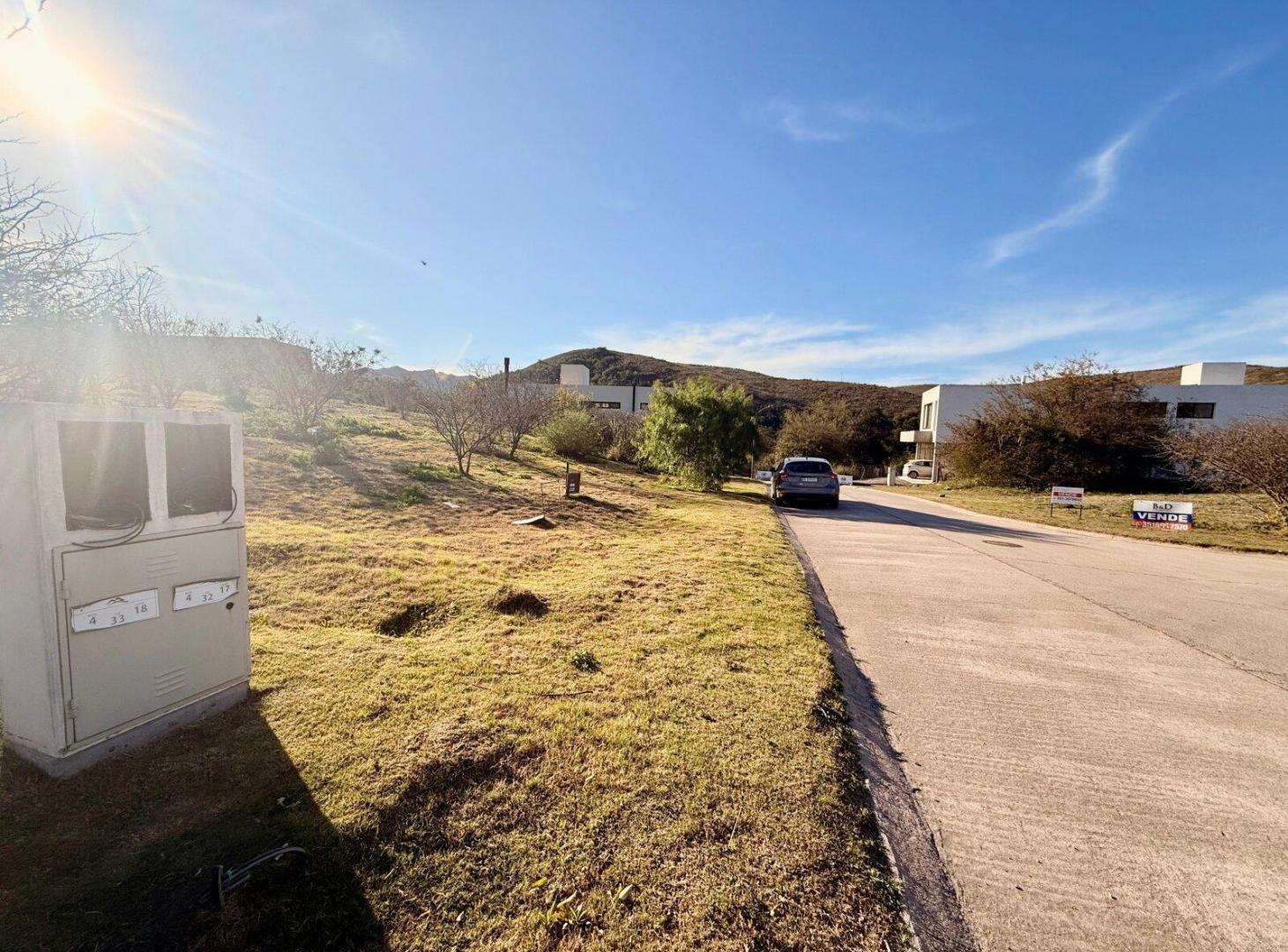 Foto de TERRENO EN VENTA COLINA DE LA DESEADA CENTRAL, imagen 1