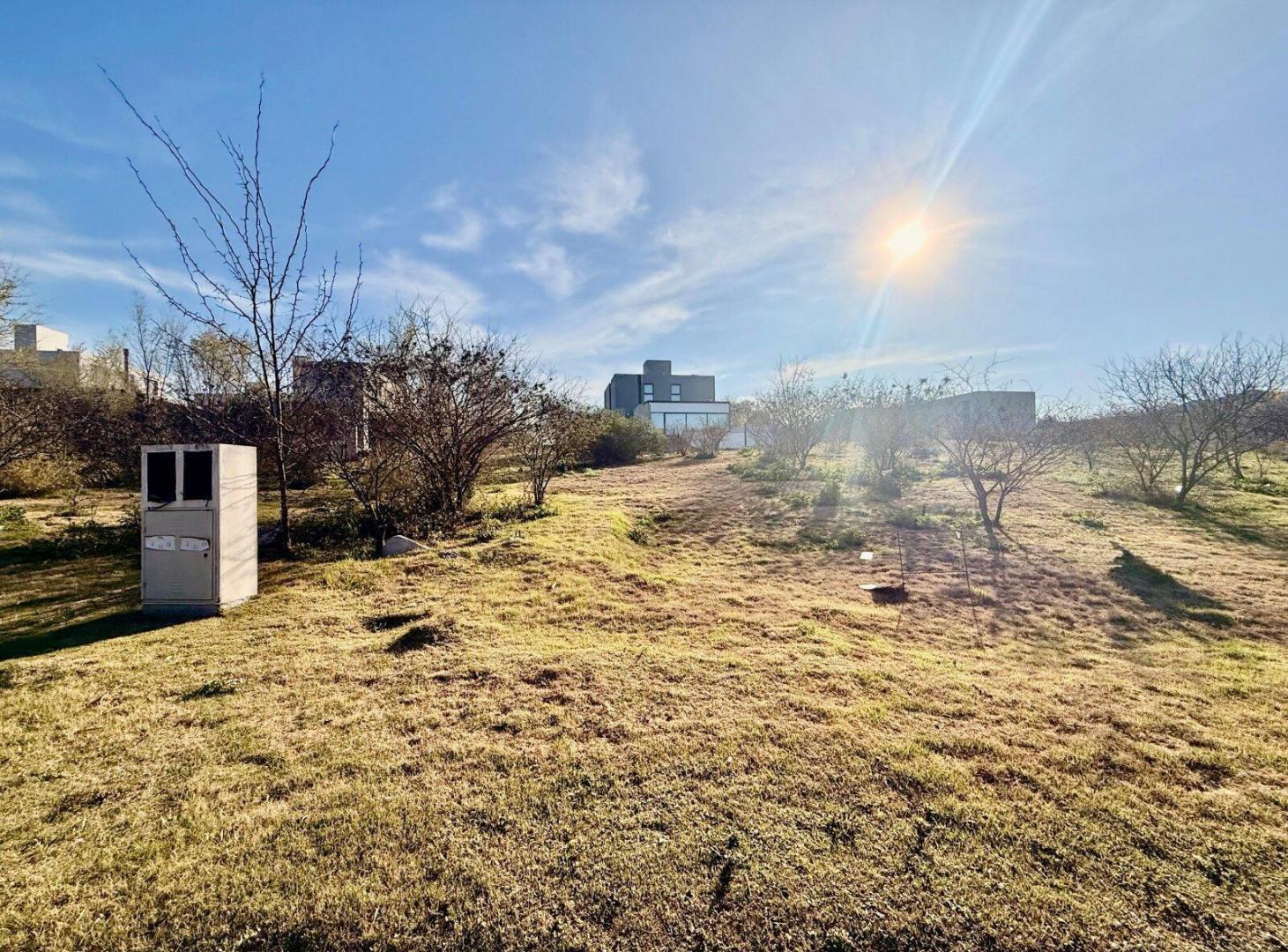 Foto de TERRENO EN VENTA COLINA DE LA DESEADA CENTRAL, imagen 2