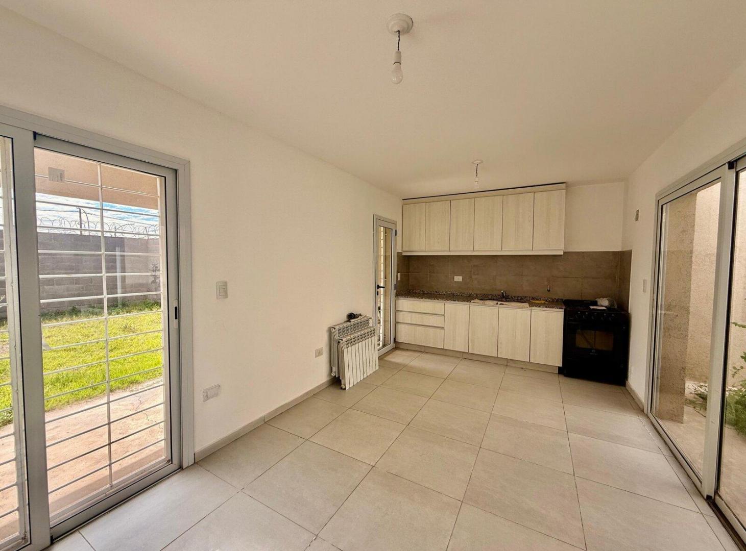 Foto de VENTA CASA BARRIO NORTE 2 DORM VILLA ALLENDE CALEFACCION, imagen 3