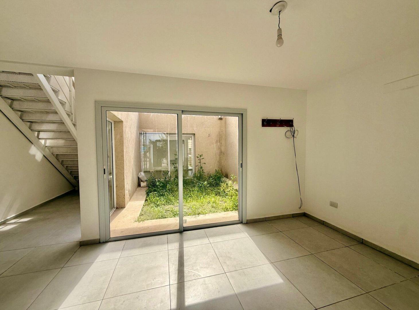 Foto de VENTA CASA BARRIO NORTE 2 DORM VILLA ALLENDE CALEFACCION, imagen 2