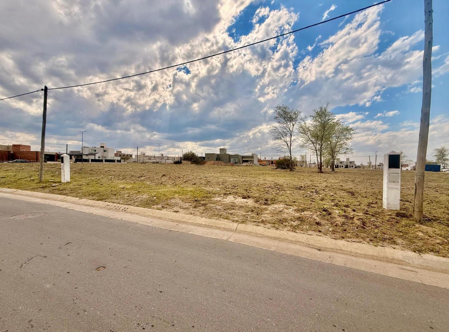 Foto de TERERNO EN VENTA DOCTA 600 M2 APTO DUPLEX Y COMERCIO, imagen 1