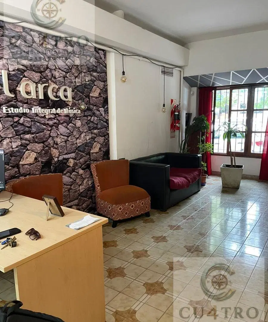 Venta Casa 8 Dormitorios Centro de Neuquen 3