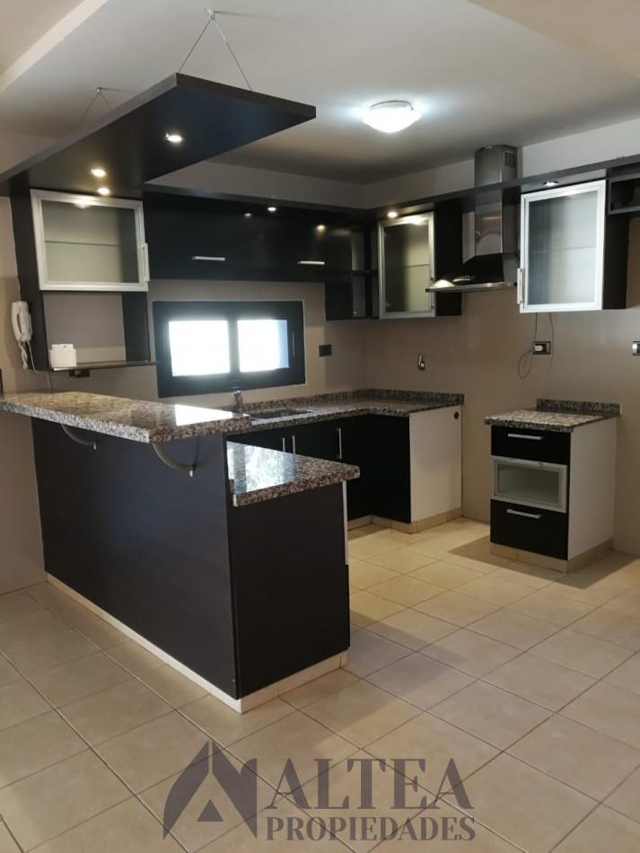 Foto de Casa de categoria - 3 dormitorios B. Cabero, imagen 2