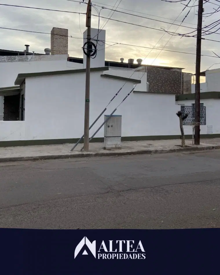 Casa en venta - Caseros 708 esquina General Roca - Barrio Belgrano - Rio Tercero. 5