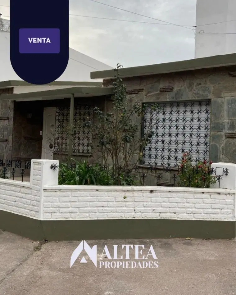 Casa en venta - Caseros 708 esquina General Roca - Barrio Belgrano - Rio Tercero. 2