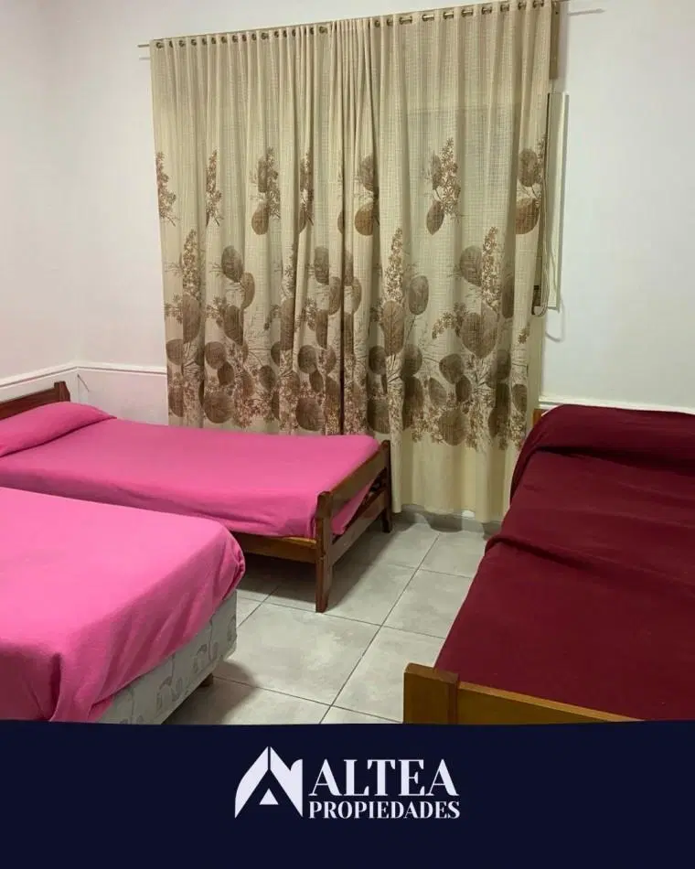 Casa en venta - Caseros 708 esquina General Roca - Barrio Belgrano - Rio Tercero. 3