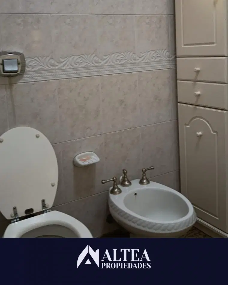 HERMOSA CASA EN VENTA - BARRIO LAS VIOLETAS - RIO TERCERO 3