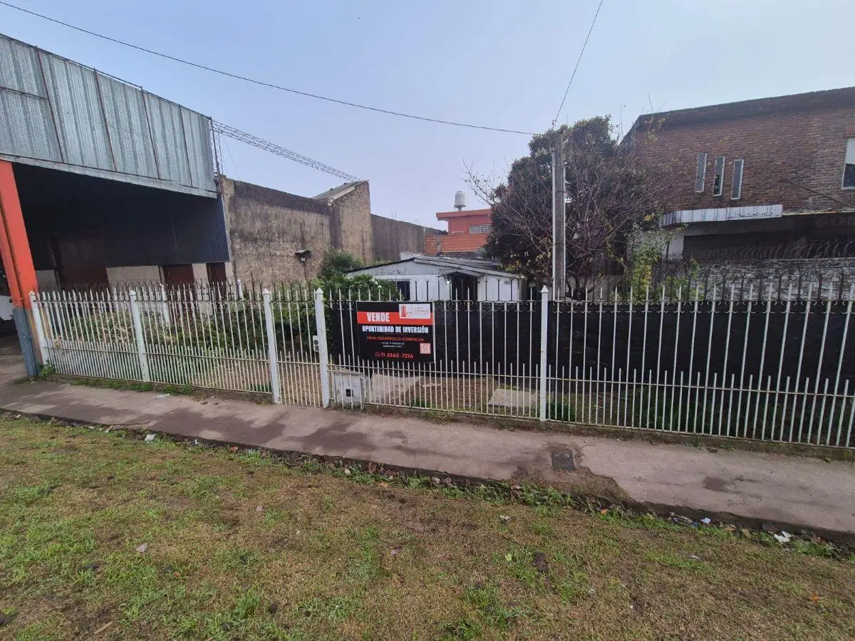 CASA A RECICLAR EN IMPORTANTE ZONA COMERCIAL 4
