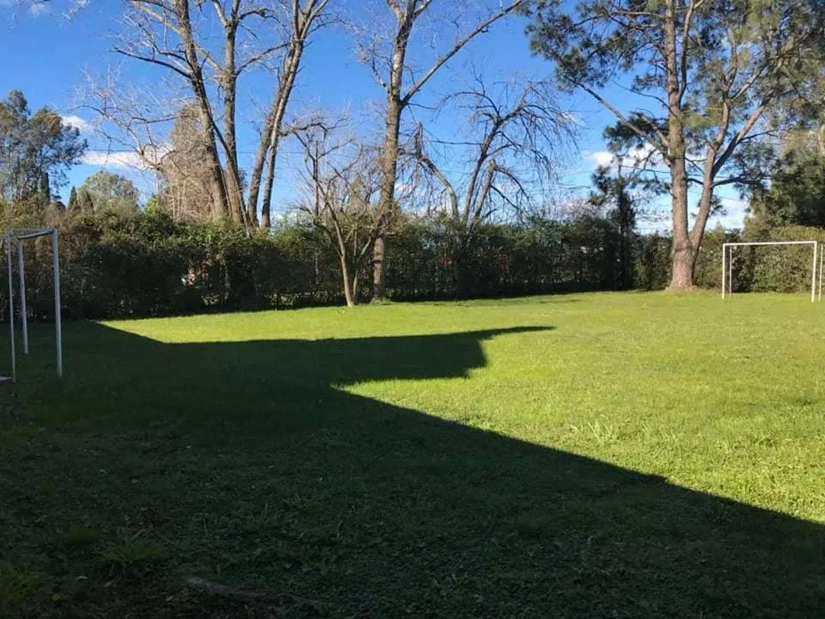 Casa Quinta en El Peligro | 3 Dormitorios, Quincho y Cancha de Fútbol 2