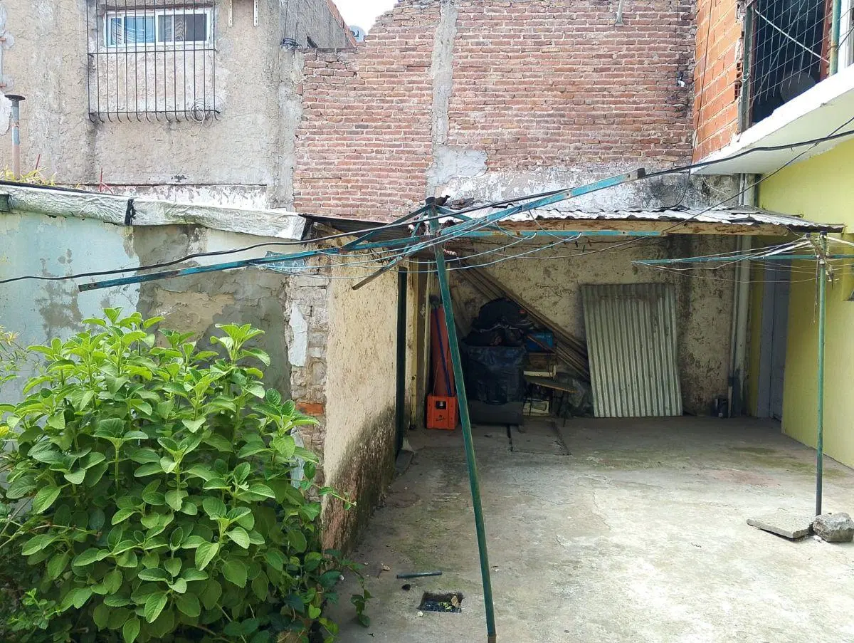Casa 2 ambientes con local 4