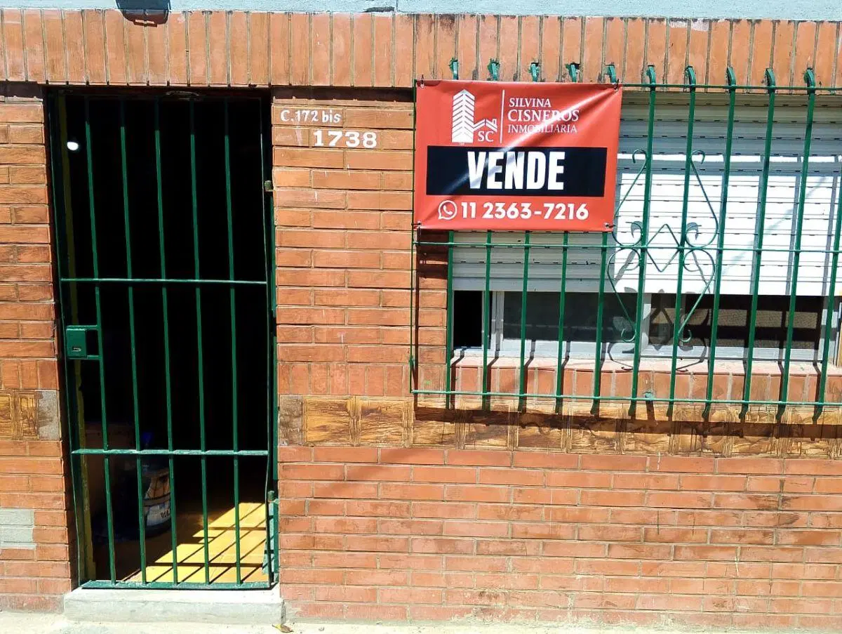 Casa 2 ambientes con local 1
