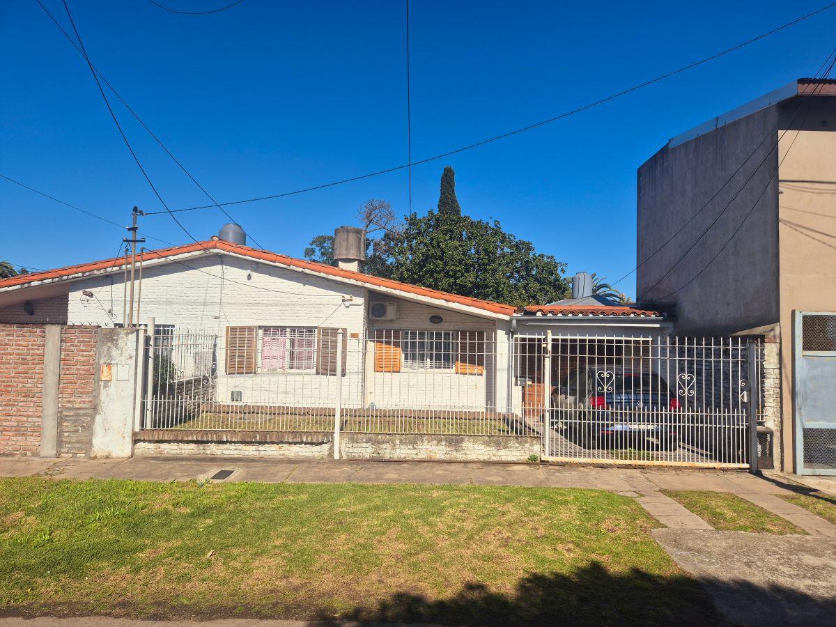 Foto de Casa de 78 m2 con 2 dormitorios en venta en Berazategui, imagen 2