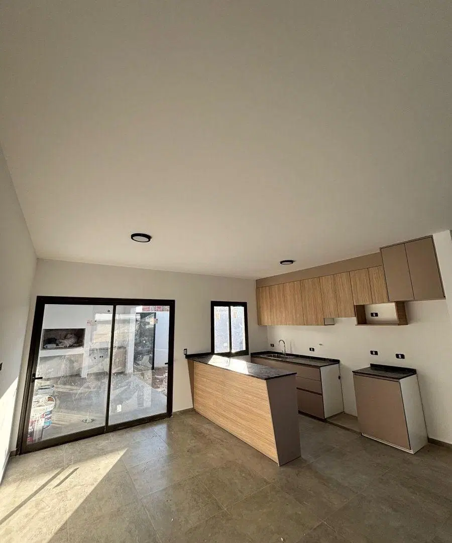 DUPLEX A ESTRENAR FRENTE A LA PLAZA - 2 DORMITORIOS 2 BAÑOS - COCHERA DOBLE 1