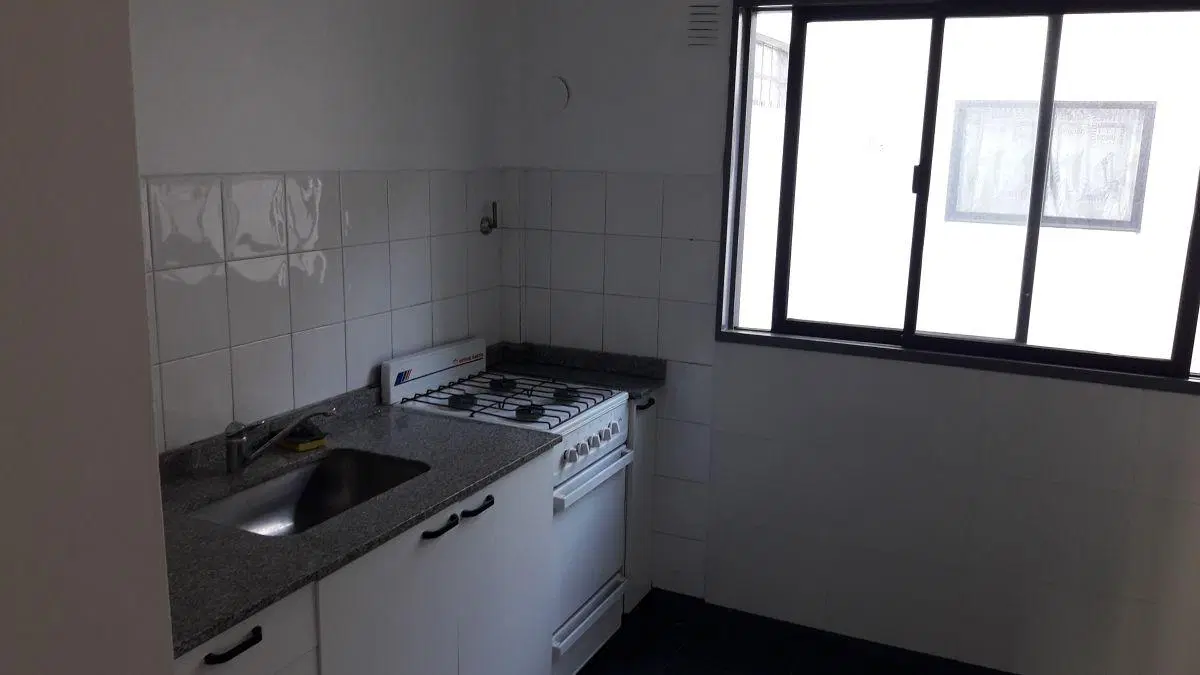 Departamento 2 Amb. Frente con balcón 5
