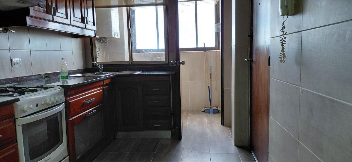 Foto de Departamento de 90 m² con 3 dormitorios y cochera en alquiler en, imagen 3
