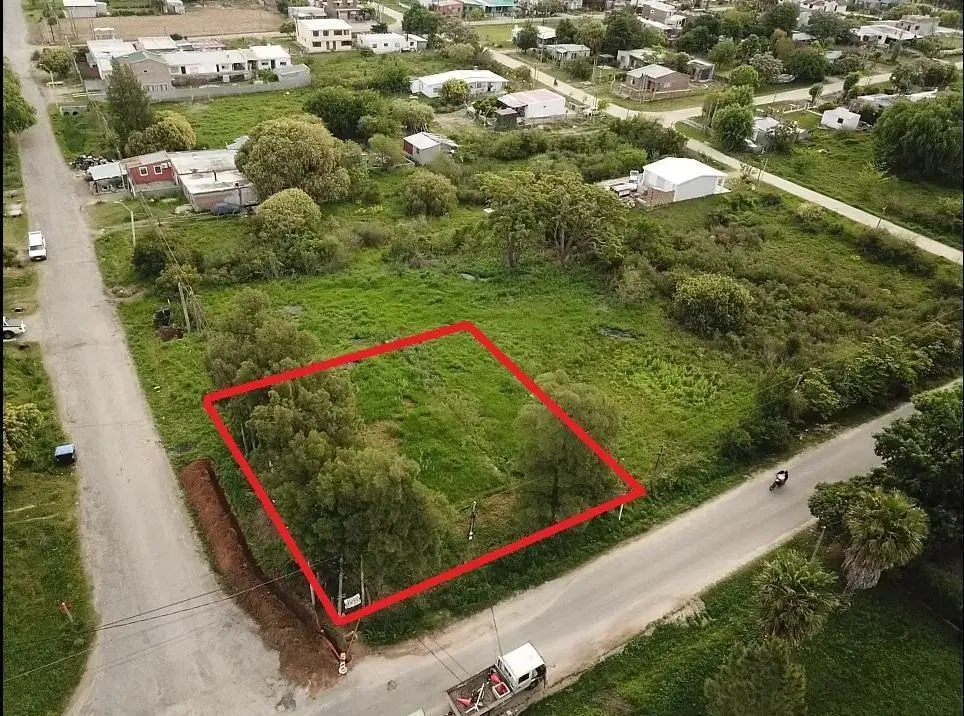 Terreno en esquina - Colonia 1
