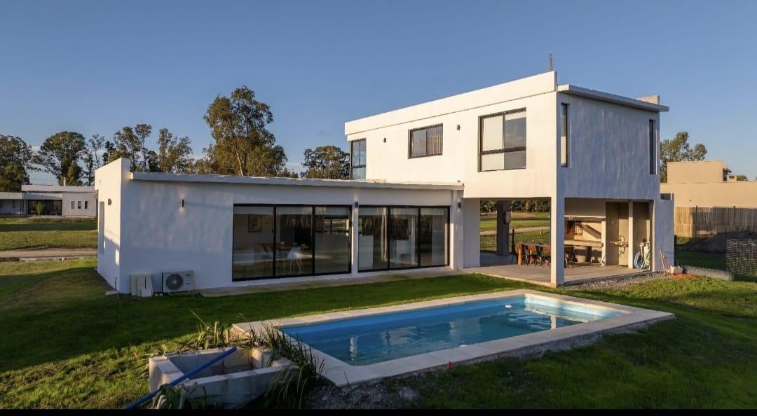 Casa de Diseño  y Renta Activa de USD 2.100, Colonia del Sacramento