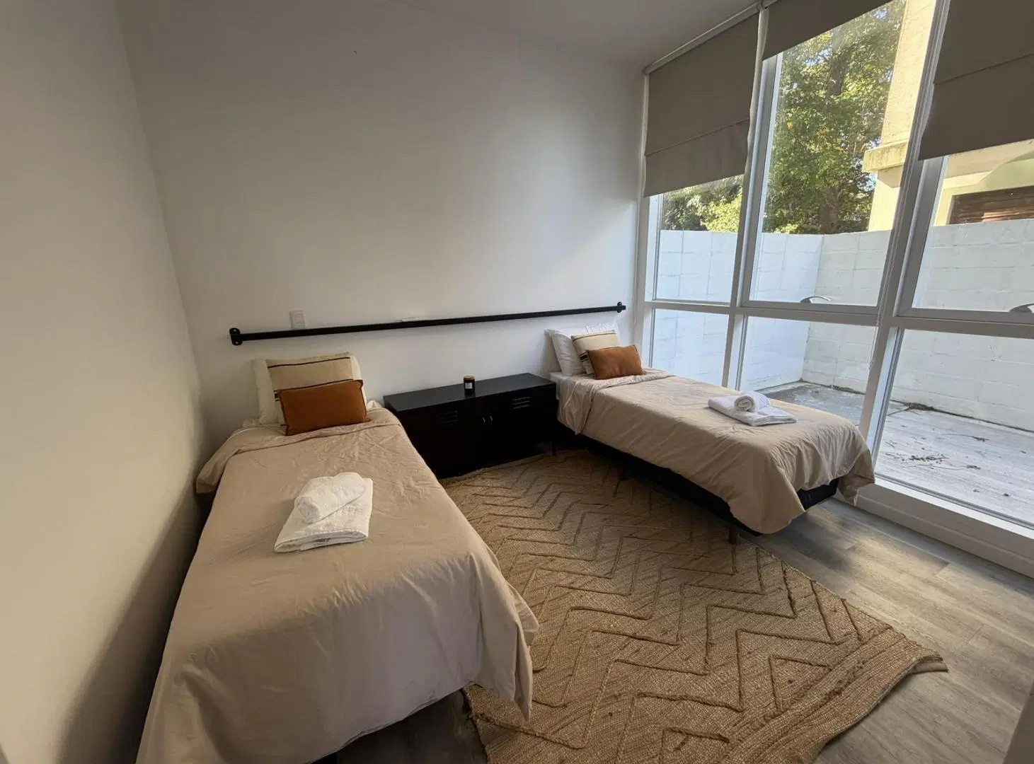 Departamento en PB con dos cocheras y jardin 5