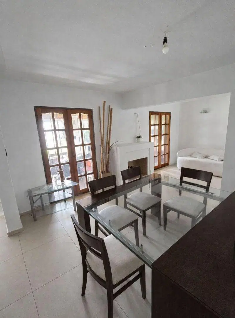 VENTA CASA DE CATEGORÍA 3 DORM EN B° LAS ROSAS 5