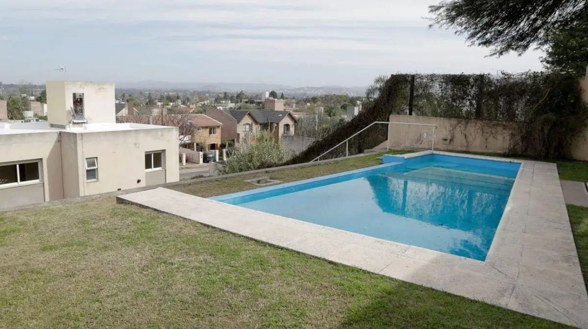 VENTA CASA EN ARGUELLO 3 DORMITORIOS CON PILETA 5