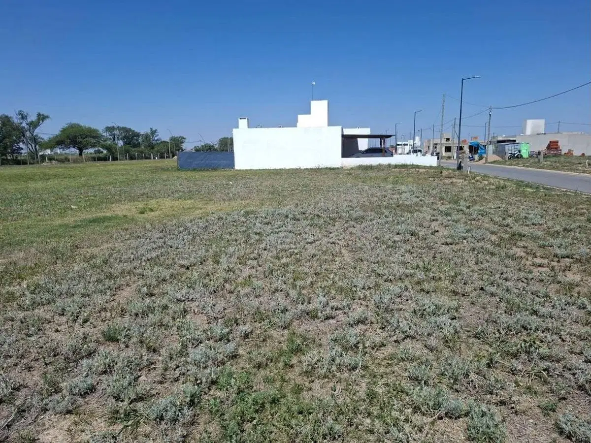VENTA TERRENO EN CUESTAS DE MANANTIALES 2