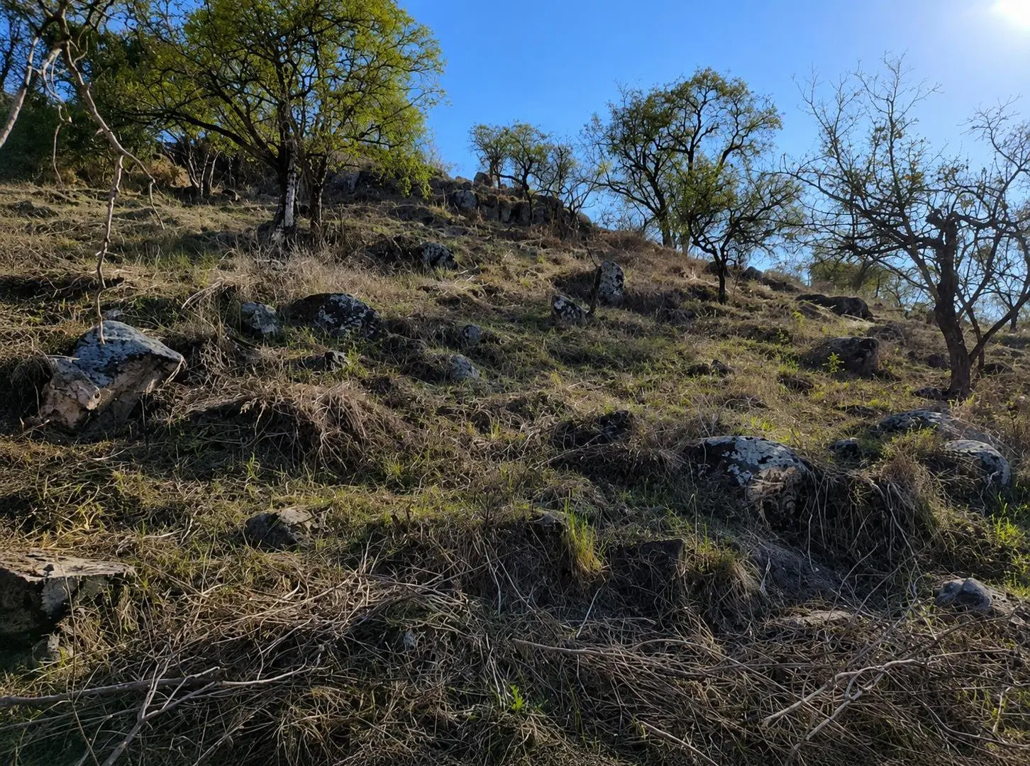 Lote de 377 m, en Río Ceballos, con Poca Pendiente, Entorno Tranquilo y Seguro. Escritura 1