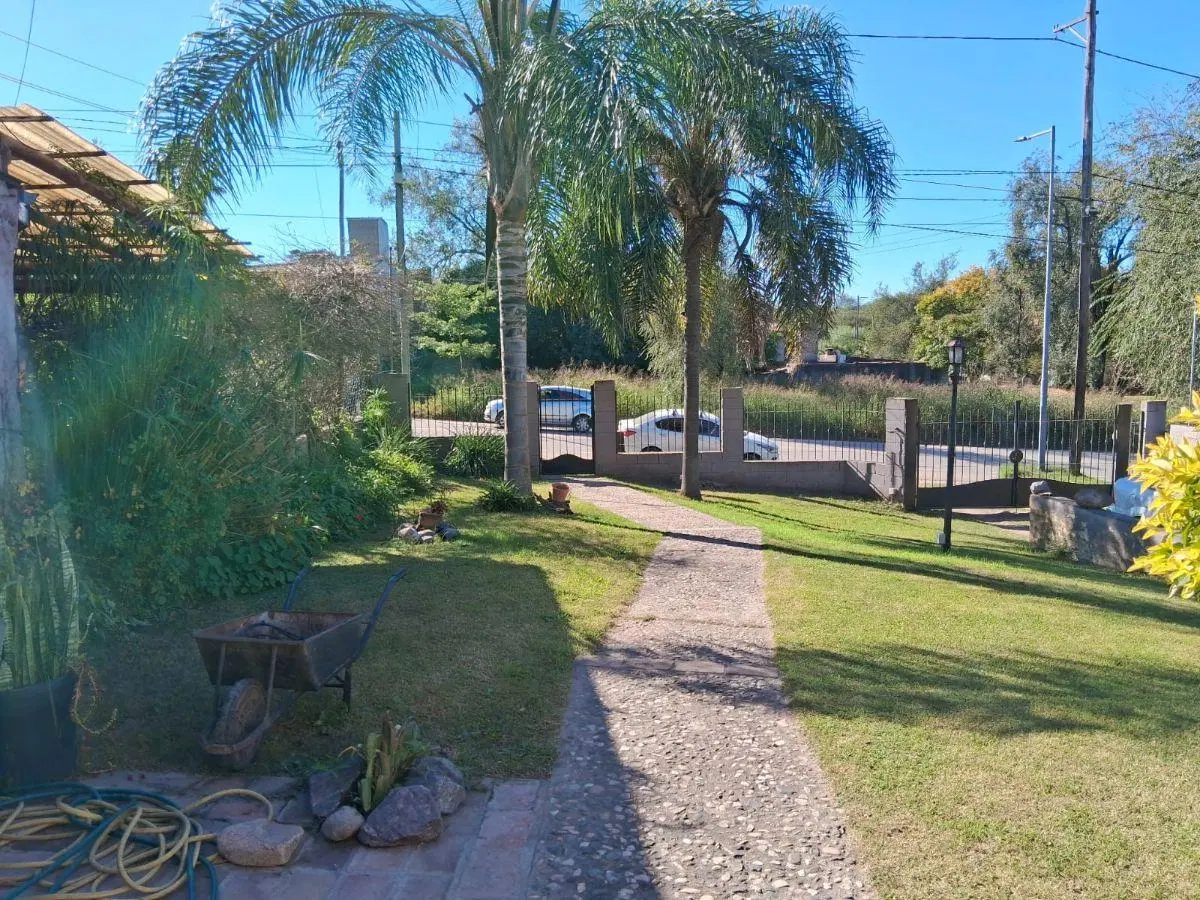 Casa de 2 dormitorios en Villa Allende Parque, con escritura, cerca de Av. Bodereau 1