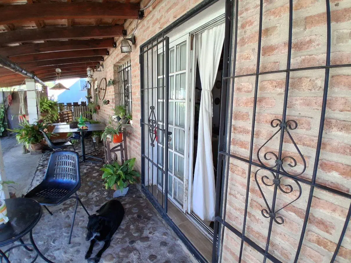 Casa de 2 dormitorios en Villa Allende Parque, con escritura, cerca de Av. Bodereau 2