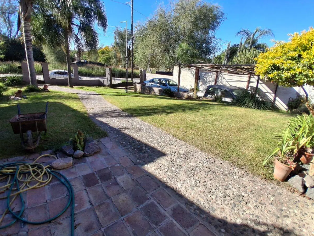 Casa de 2 dormitorios en Villa Allende Parque, con escritura, cerca de Av. Bodereau 8