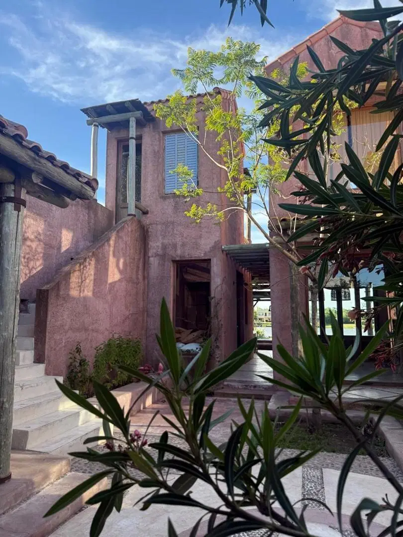 Venta Casa a la Laguna 6 ambientes en San Benito Villanueva Tigre 1