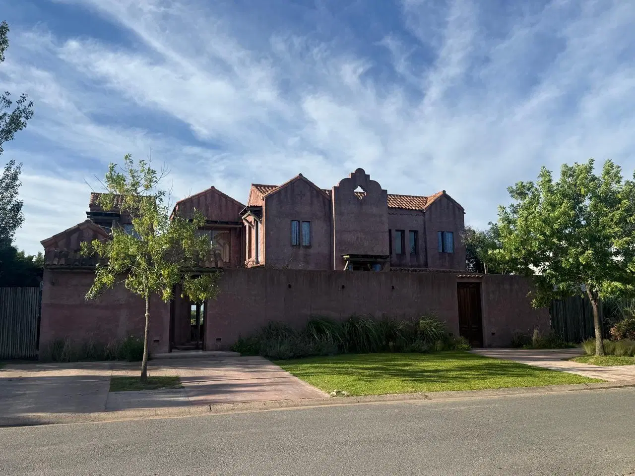 Venta Casa a la Laguna 6 ambientes en San Benito Villanueva Tigre 3