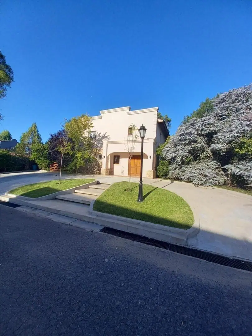Casa en Venta en Fincas del Lago, Escobar, G.B.A. Zona Norte 2