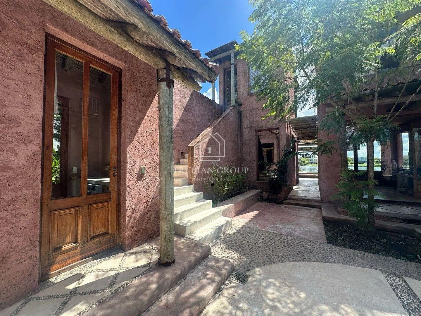Venta Casa a la Laguna 6 ambientes en San Benito Villanueva Tigre • AT 8