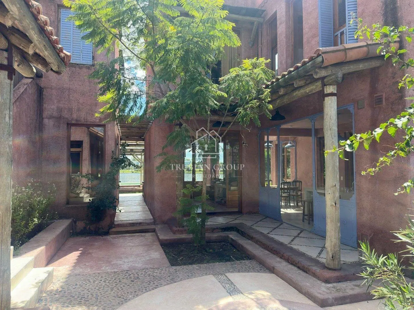 Venta Casa a la Laguna 6 ambientes en San Benito Villanueva Tigre • AT 4