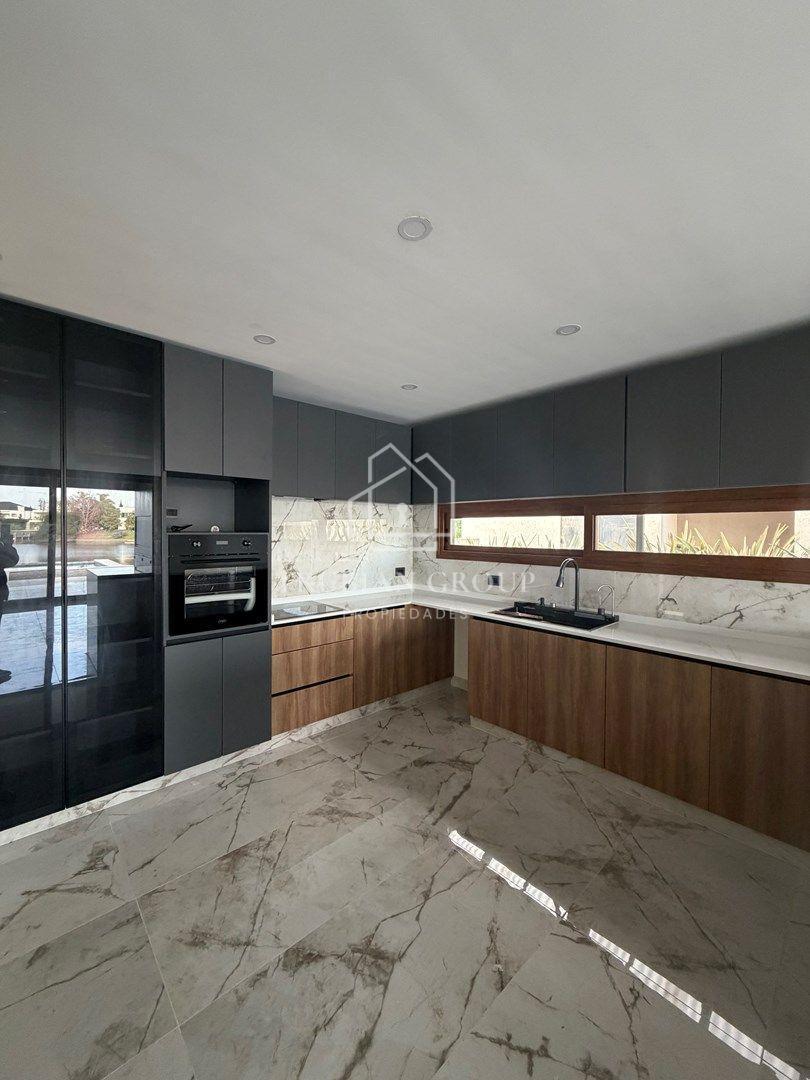 Foto de Casa al Río en Venta en Canal Barrio Náutico Villanueva • AT, imagen 5