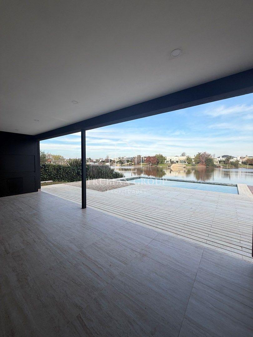 Foto de Casa al Río en Venta en Canal Barrio Náutico Villanueva • AT, imagen 4