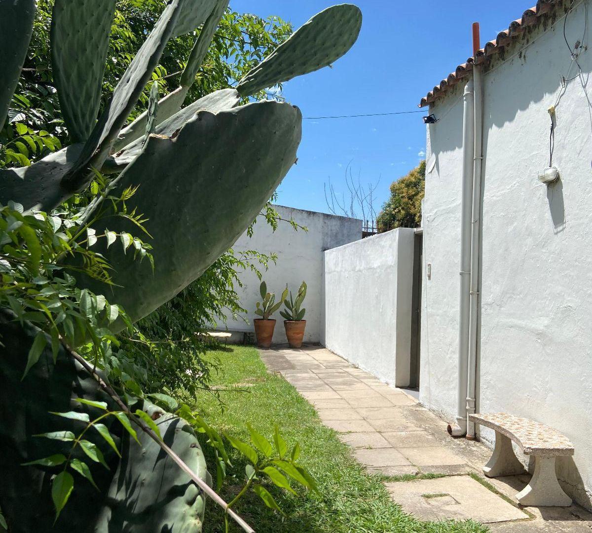 Foto de Departamento a metros del boulevard Pellegrini , zona Garcia Lorca/ El, imagen 1