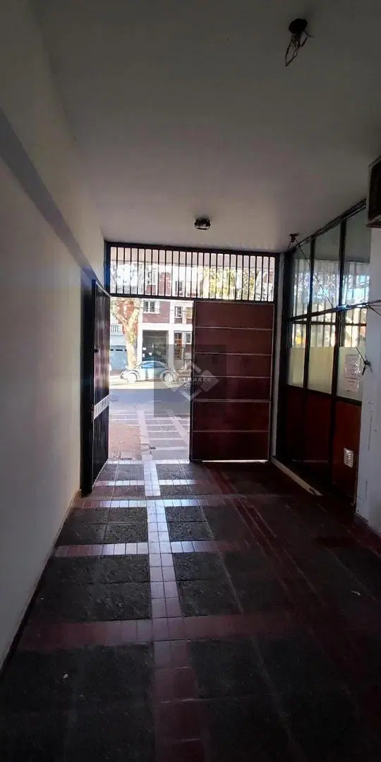 Edificio Comercial en calle Godoy Cruz 4