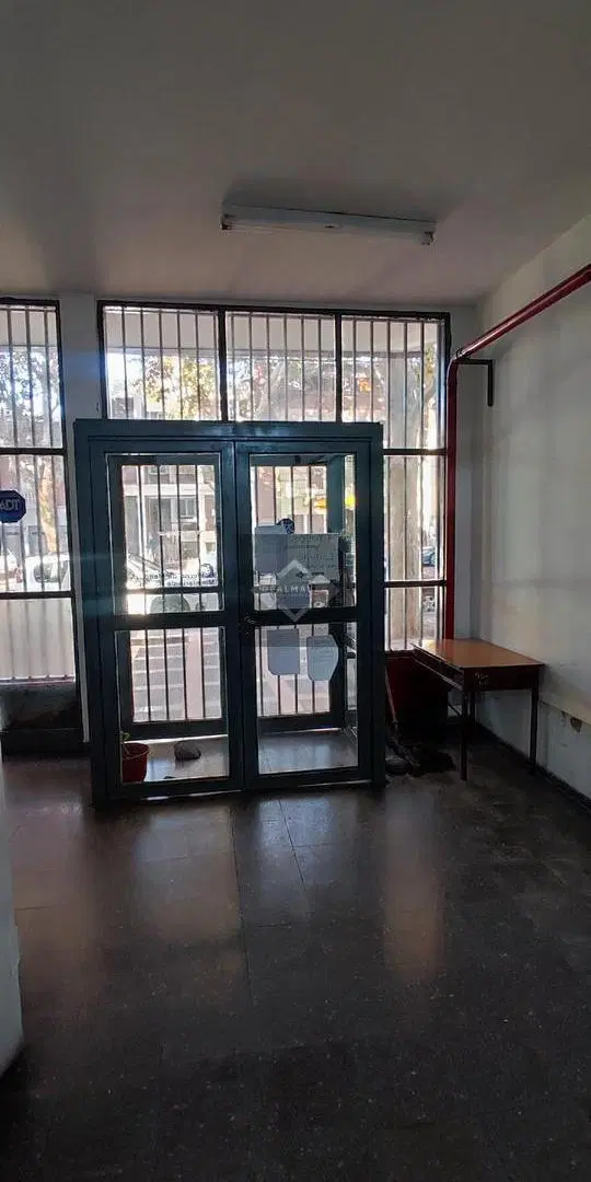 Edificio Comercial en calle Godoy Cruz 1