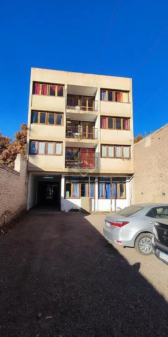 Edificio Comercial en calle Godoy Cruz 3