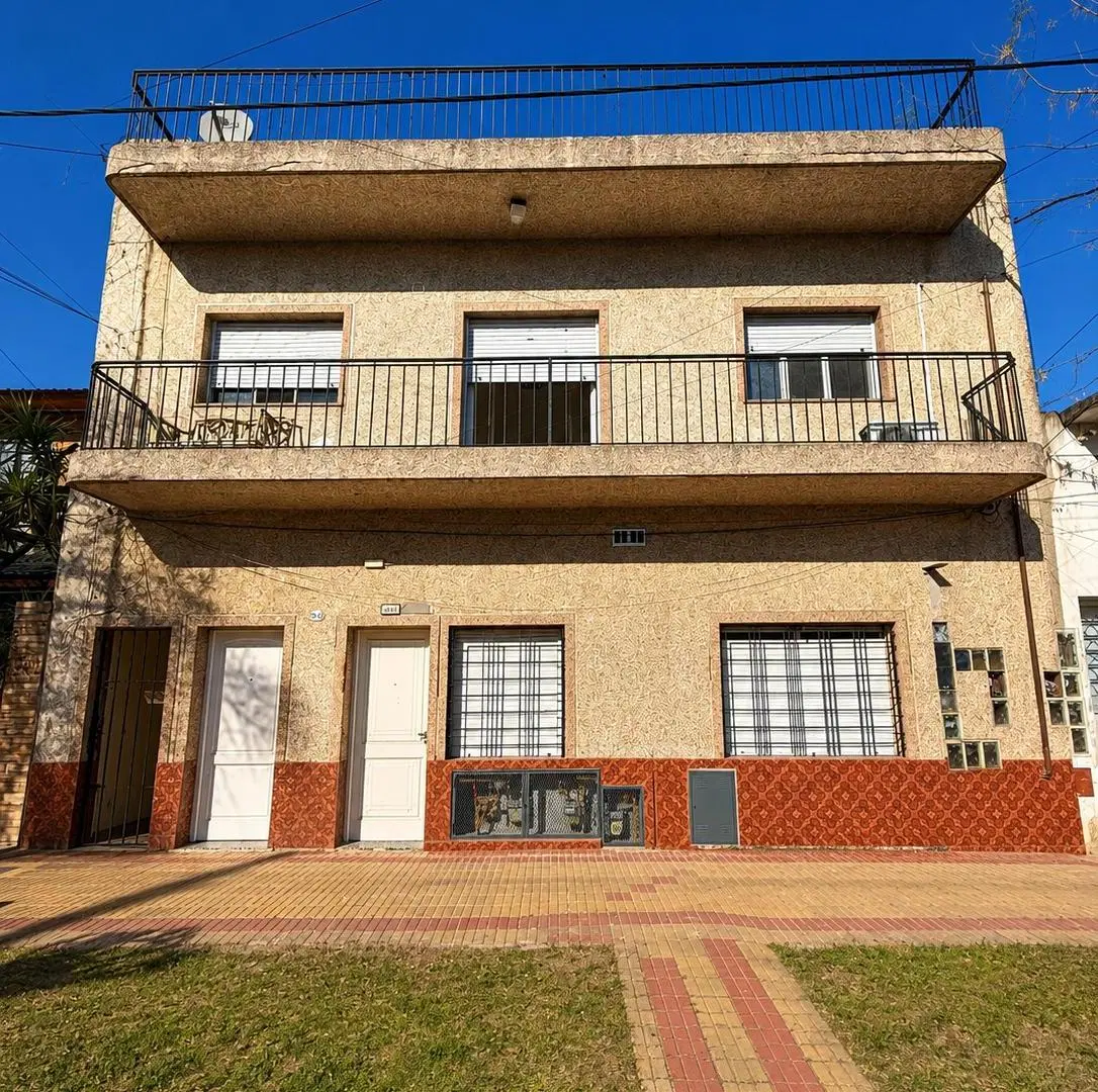 Casa 3 ambientes con terraza, patio en Wilde 4