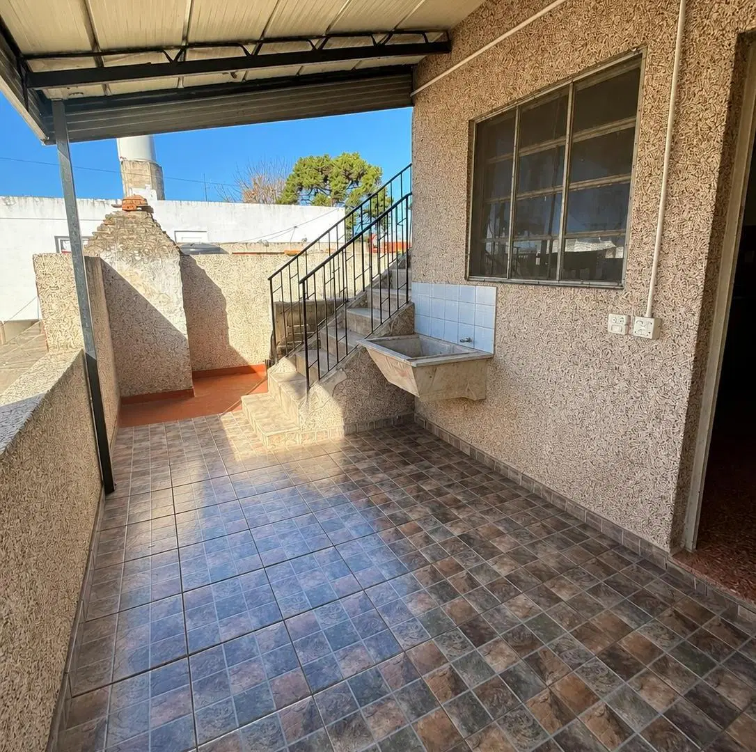 Casa 3 ambientes con terraza, patio en Wilde 3